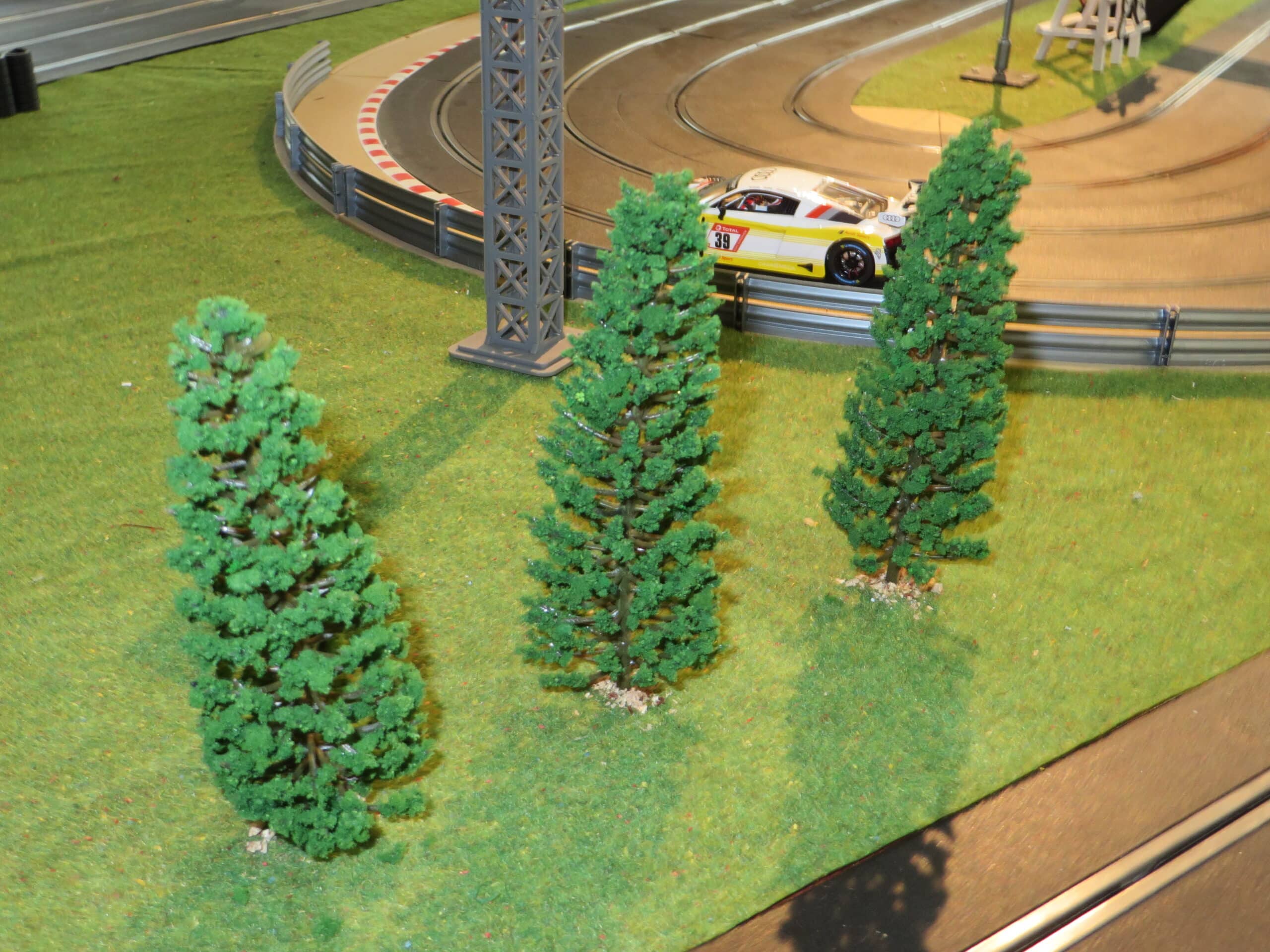 TREE TO DECORATE YOUR RACETRACK | Slotcar Garage Belgium