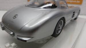 SCALEXTRIC MERCEDES-BENZ 300SLR