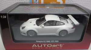 AUTOART SCALE 1/24 PORSCHE 911 GT3 RSR