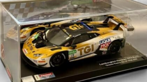 CARRERA DIGITAL 124 LAMBORGHINI HURACAN GT3 (scale 1/24)